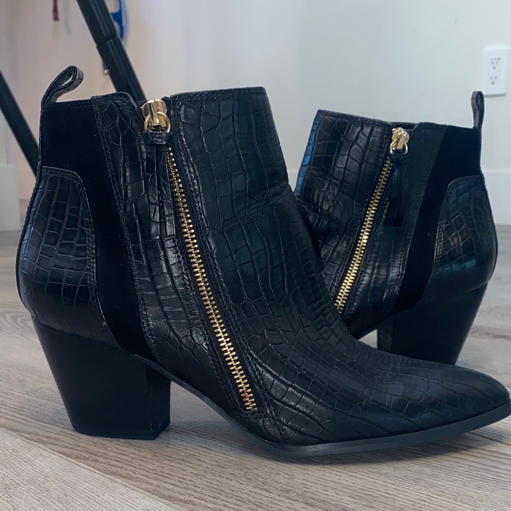 Bella Vita Black Croc-Patterned Ankle Boots